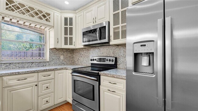 Building Photo - 570 Woodgate Cir