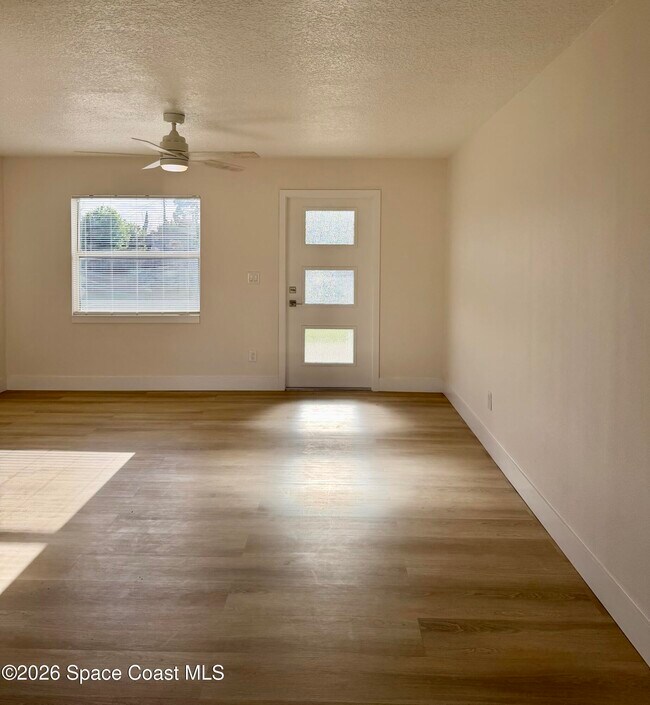 Building Photo - 557 Chantilly Dr