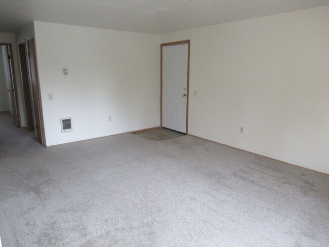 Building Photo - Quiet Two Bedroom Apartment in Keizer