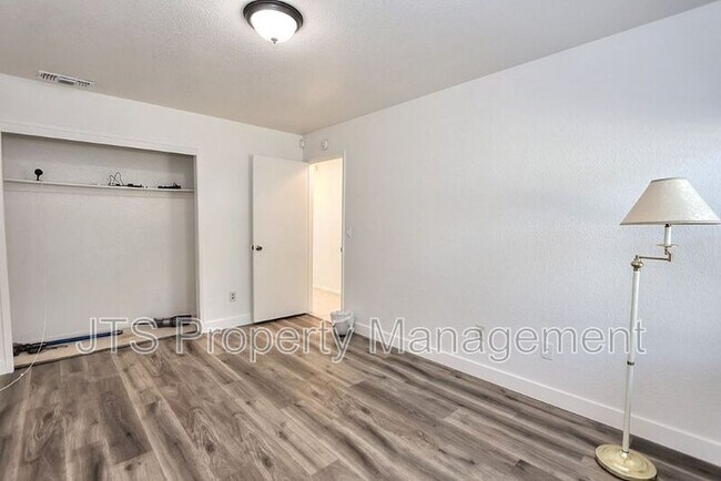 Building Photo - 6069 Kingwood Cir