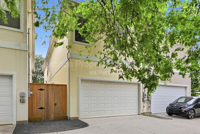 Building Photo - 4424 Blossom St