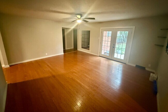 Building Photo - 316 Marzee Ann Dr