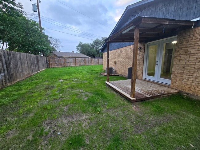 Building Photo - Remodeled 2 Bed 1 Bath Duplex for Lease!!