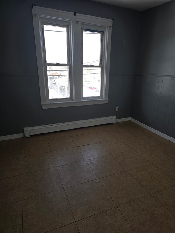 Building Photo - 555 Main St