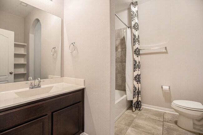 Building Photo - 2502 Bay Hill Dr