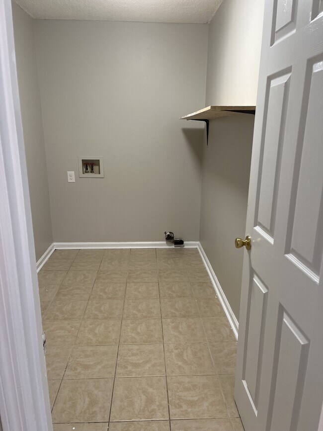 Building Photo - 1016 Farr Ct