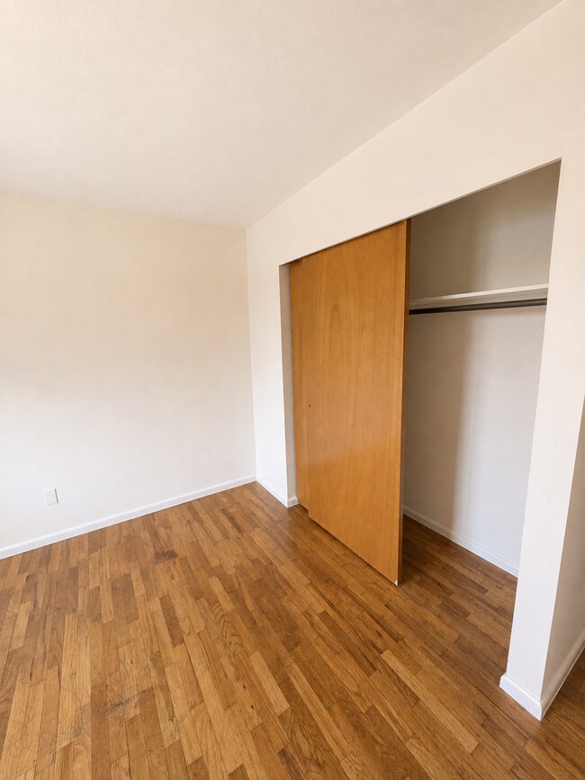 Building Photo - 932 Avenue B