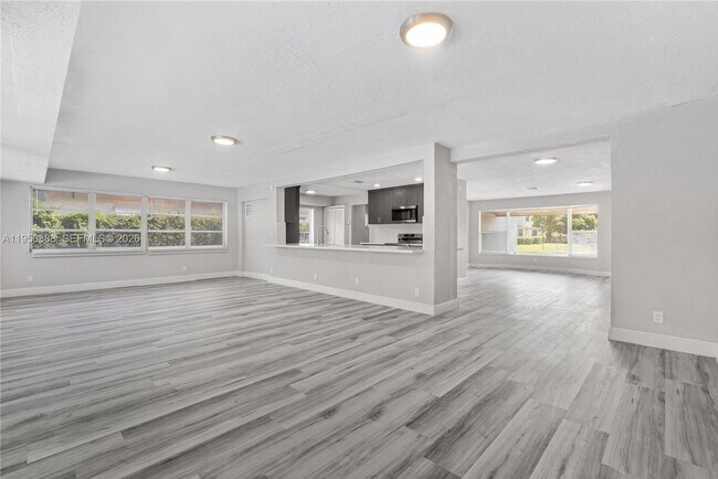 Building Photo - 3303 NW 37th Ave