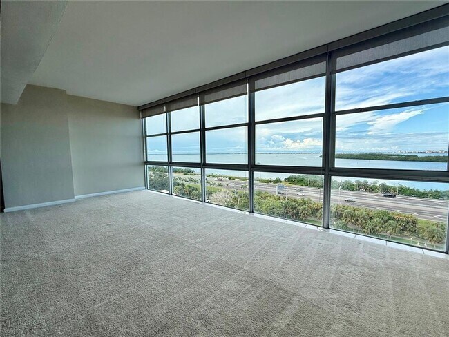 Building Photo - 7200 Sunshine Skyway Ln S