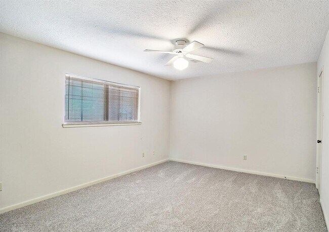 Building Photo - 5402 Summerfield Ln