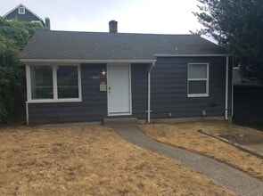 Building Photo - Charming 2 BDRM/1 BATH Home in Magnolia! Available Now!
