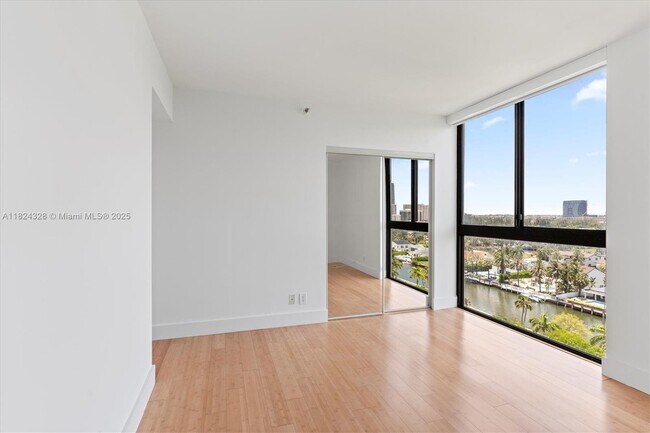 Building Photo - 3610 Yacht Club Dr