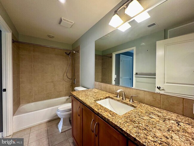 Building Photo - 888 N Quincy St