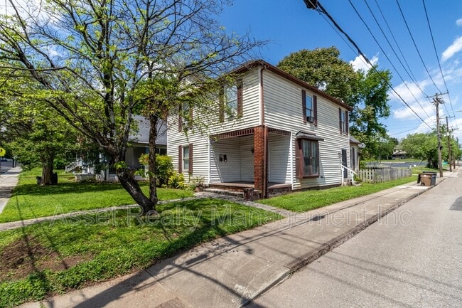 Building Photo - 1401 Hannah Ave