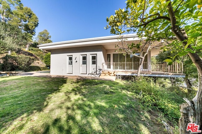 Building Photo - 8900 Alto Cedro Dr