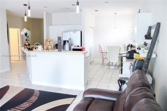 Building Photo - 2106 NE 40th Ave