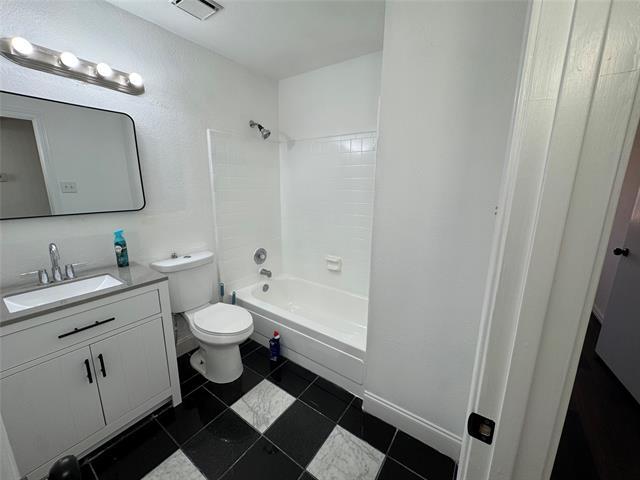 Building Photo - 2329 Jamaica Pl