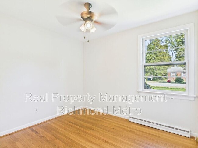 Building Photo - 8909 Avalon Dr