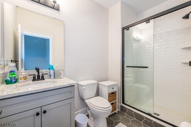 Building Photo - 37 Hillandale Dr