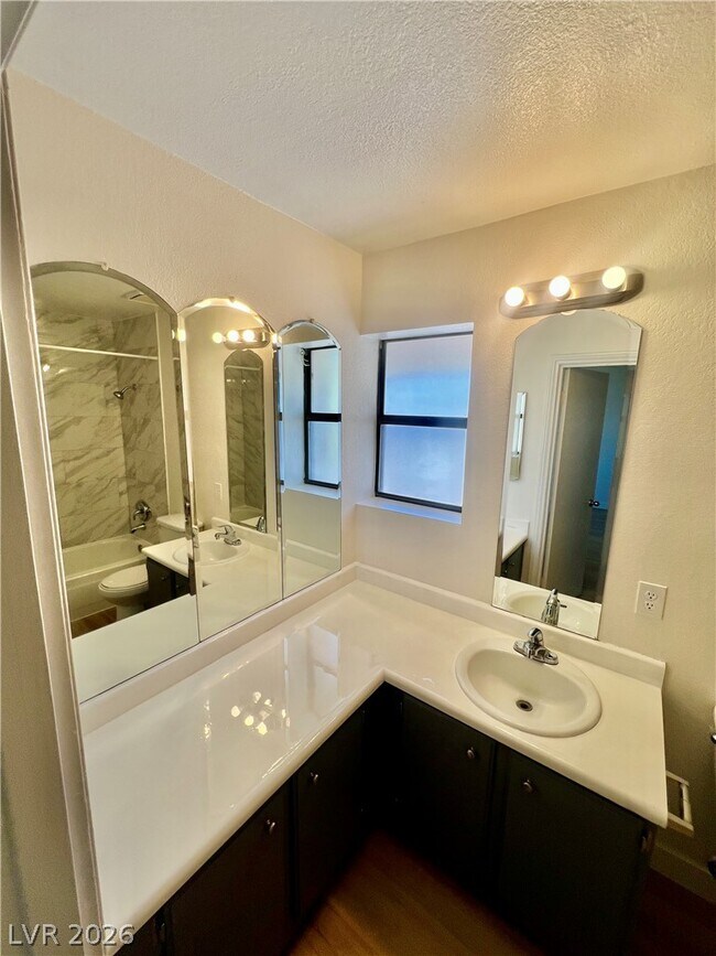 Building Photo - 3939 S Torrey Pines Dr