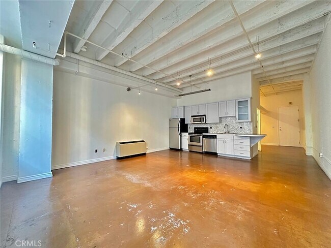 Building Photo - 312 W 5th St