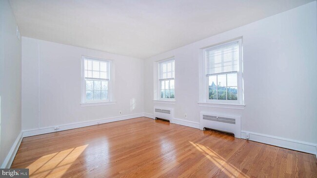 Building Photo - 711 N Broom St
