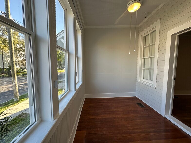Front Bedroom - 5520 Loyola Ave