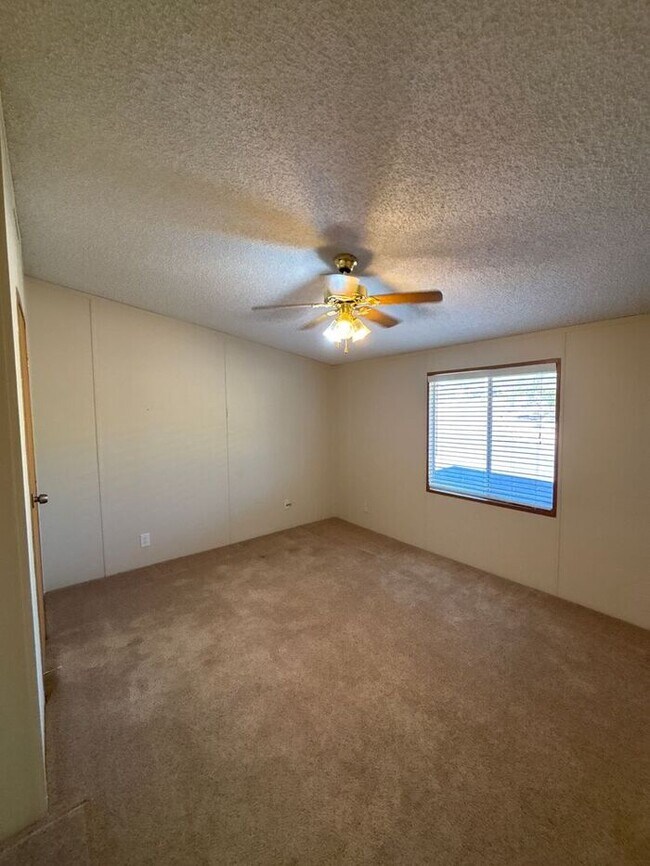 Building Photo - READY TO VIEW NOW! Adorable 3 Bed 2 Bath Home in New River NO HOA