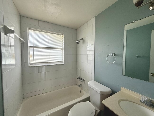 Building Photo - 2716 52nd Ave Dr W