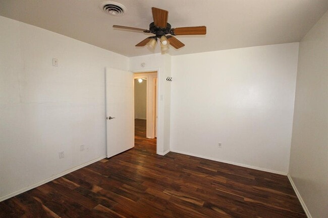 Building Photo - 1304 Woodlawn St