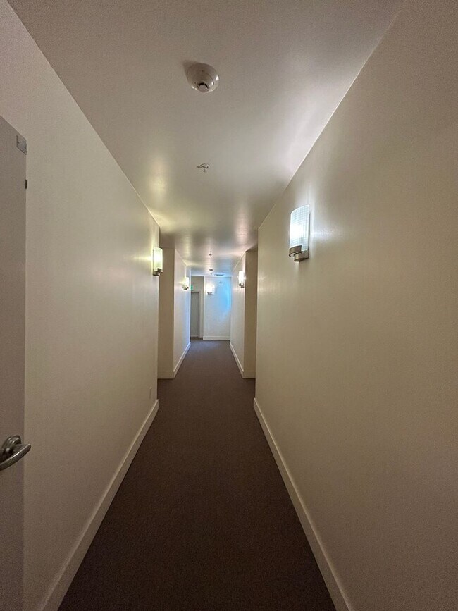 Building Photo - 371 30th St