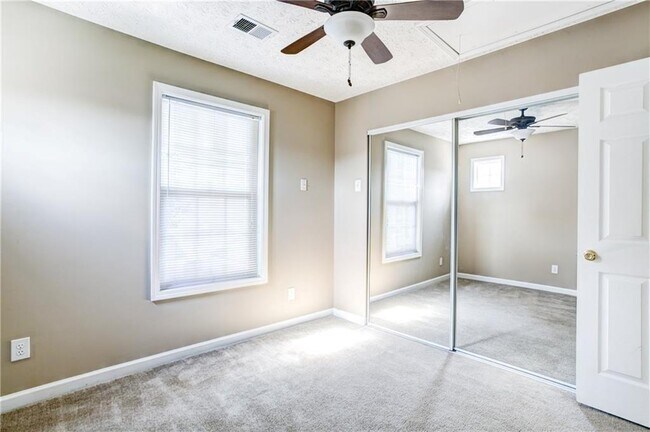 Building Photo - 709 Bedford Ct