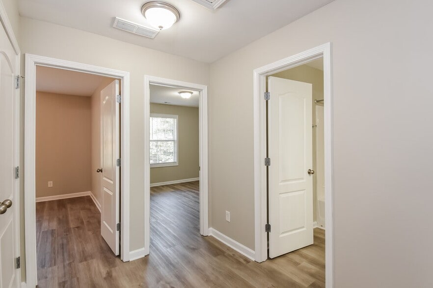 Building Photo - 242 Derby Ct