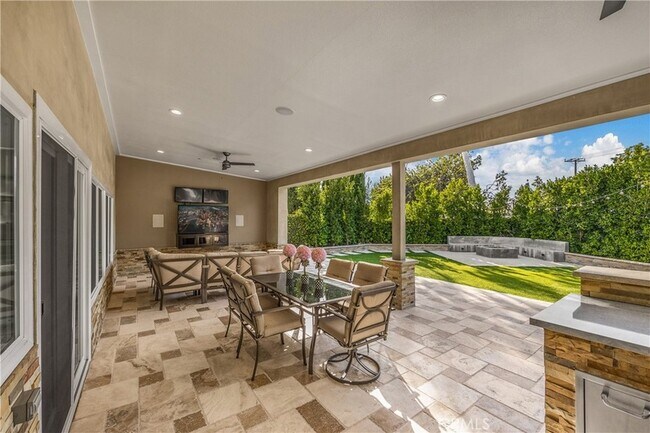 Building Photo - 1320 N Van Gogh Cir