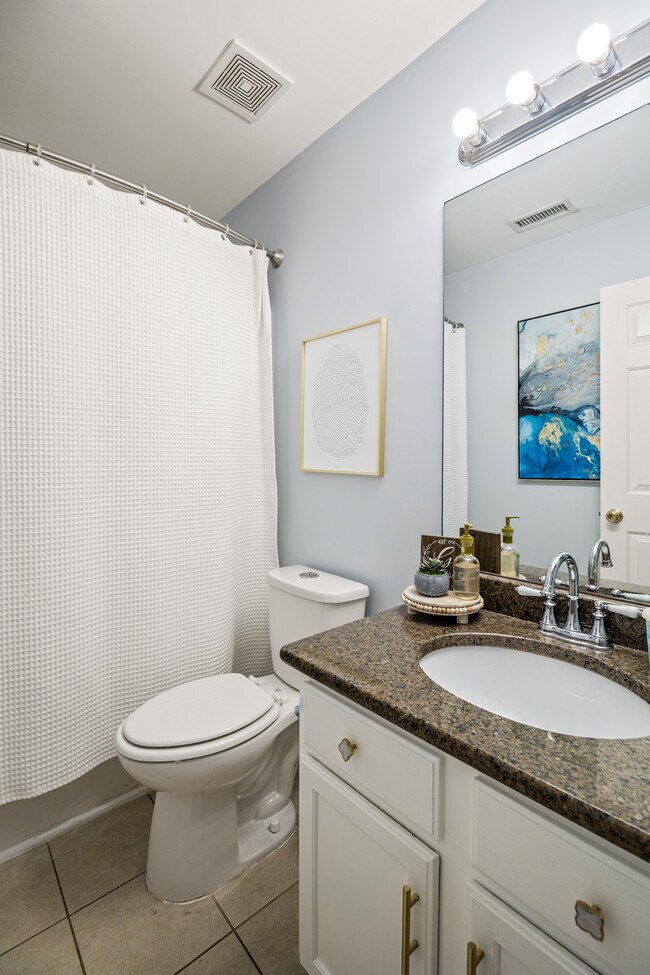 Building Photo - 2213 Green Trails Dr