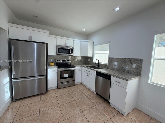 Building Photo - 3373 SW 29th Terrace