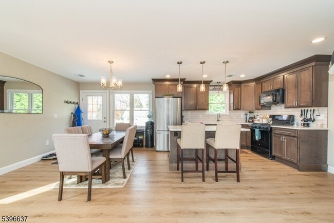 Building Photo - 773 Union Blvd