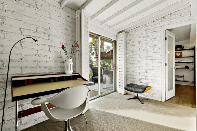 Building Photo - 261 Cordoba Way