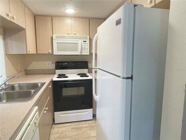 Building Photo - 1122 S Pine Ridge Cir