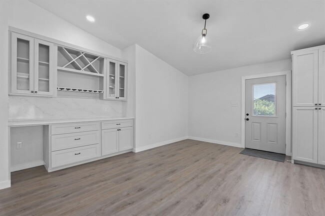 Building Photo - 5113 Loyola Ln