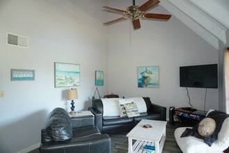 Building Photo - Gorgeous Condo Located in the Seascape com...
