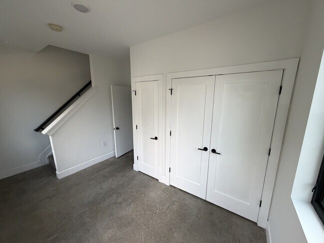 Building Photo - 351 Loeffler Ave