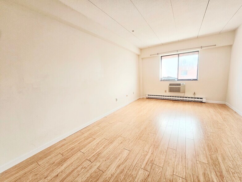 Building Photo - 125 Pleasant St