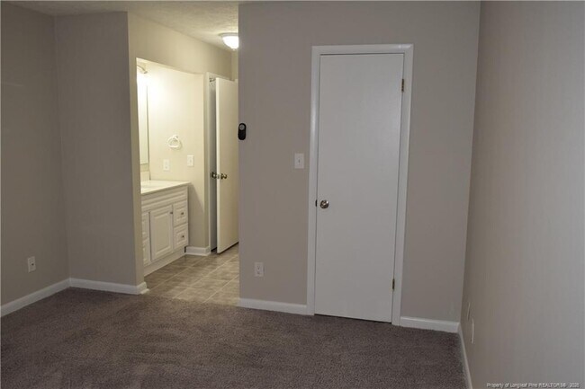 Building Photo - 668 Bartons Landing Pl