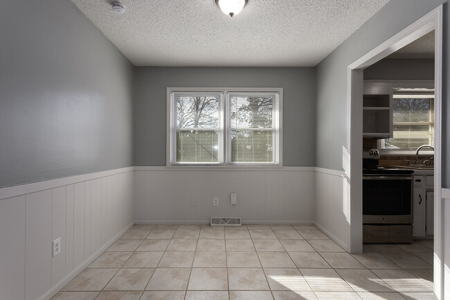 Building Photo - 703 SW 7 St