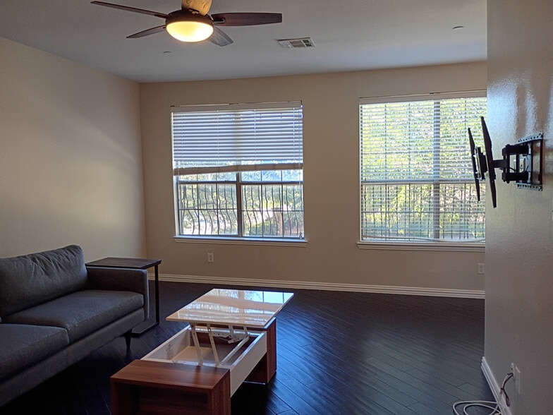 Building Photo - Room in Townhome on Chase Ln