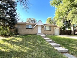 Building Photo - 3 Bedroom, 2 Bath Home In Aurora Hills, Up...