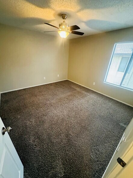 Building Photo - 6005 Hill Dale Ct