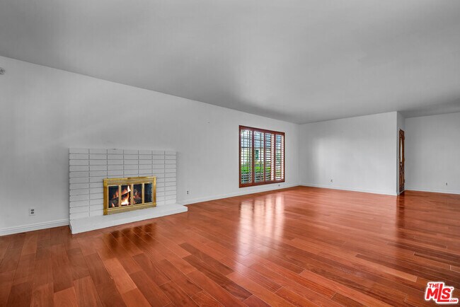 Building Photo - 2925 Dona Susana Dr