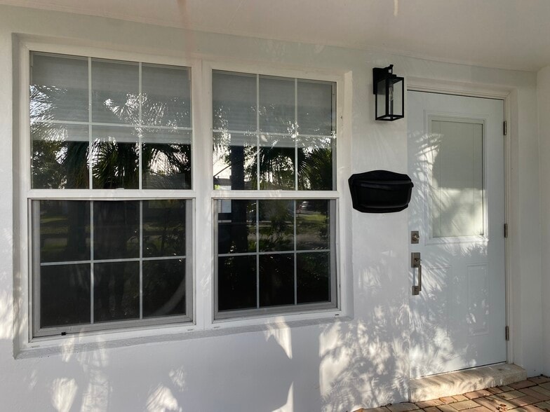 Building Photo - 1729 N 16th Ct